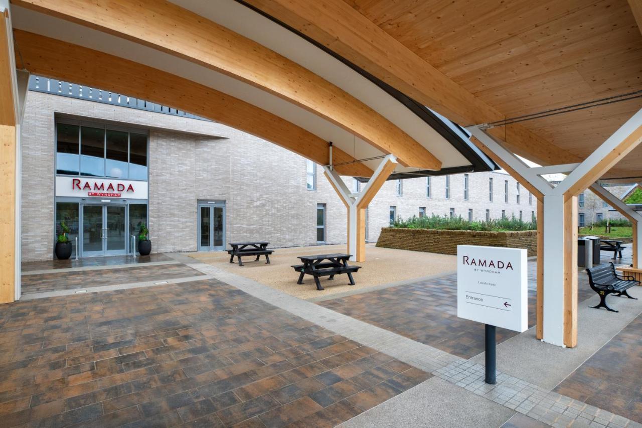 Отель Ramada By Wyndham Leeds East Экстерьер фото
