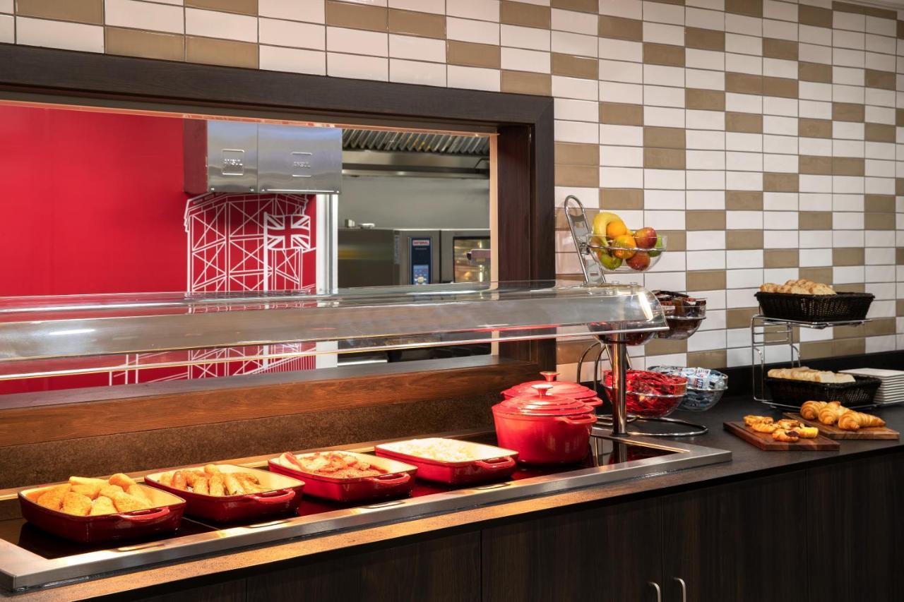 Отель Ramada By Wyndham Leeds East Экстерьер фото